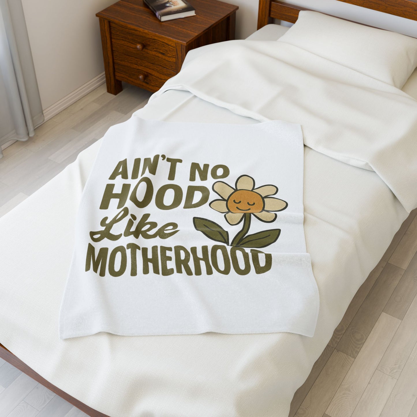 Plush Blanket with 'Ain't No Hood Like Motherhood' Design Mother's Day Throw Blanket Decor Gift for Mom