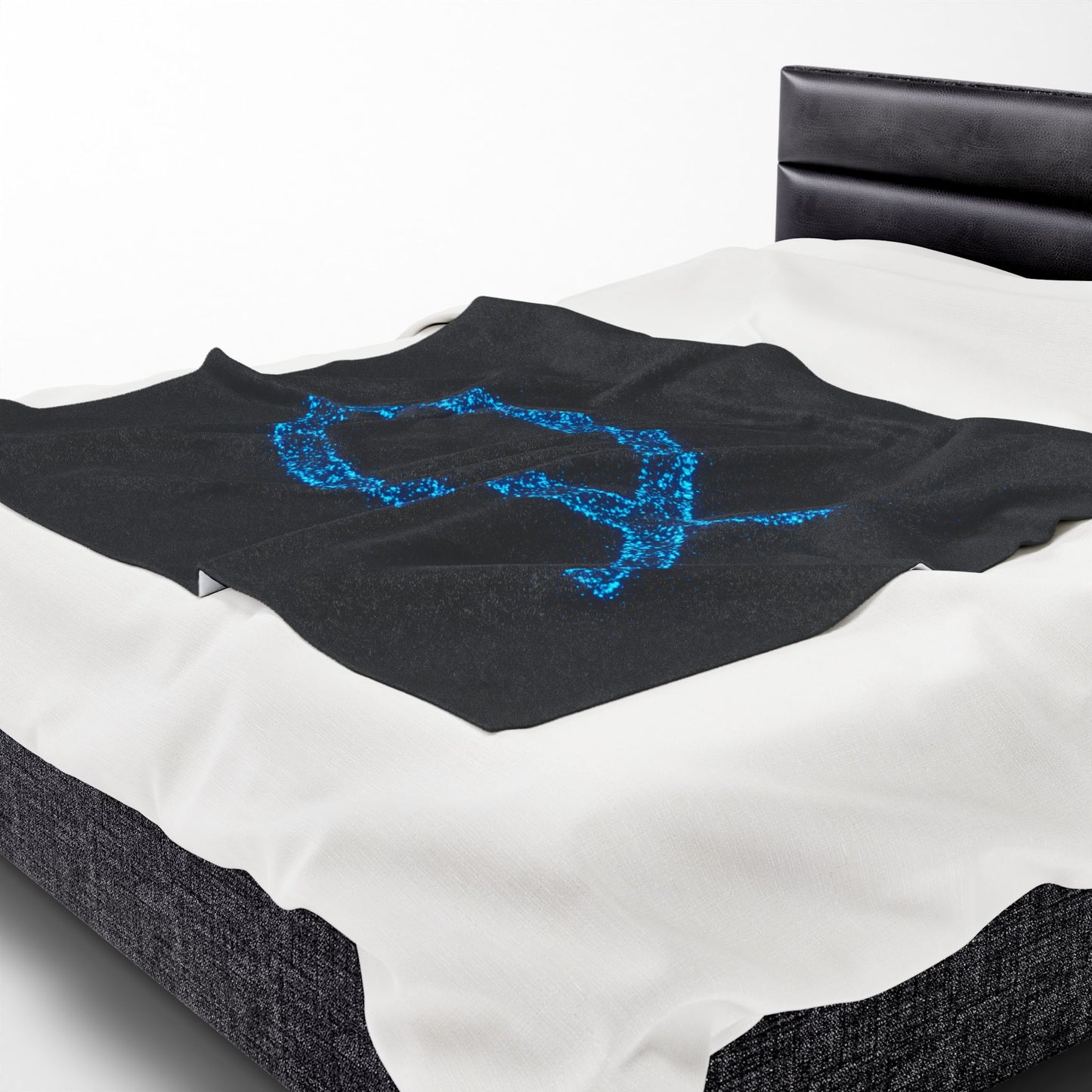 Cozy Velveteen Plush Blanket with Sparkling Blue Fish Design