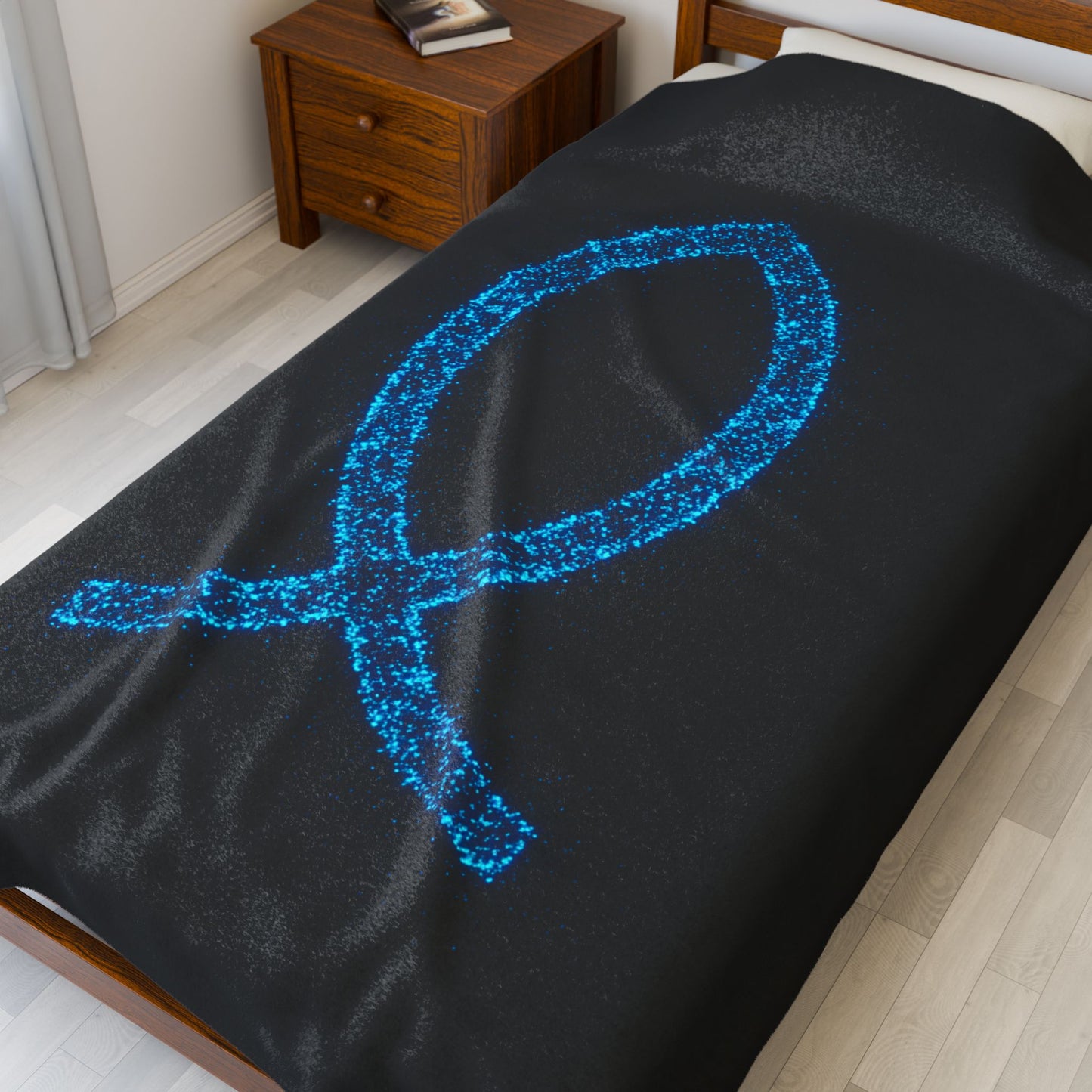 Cozy Velveteen Plush Blanket with Sparkling Blue Fish Design