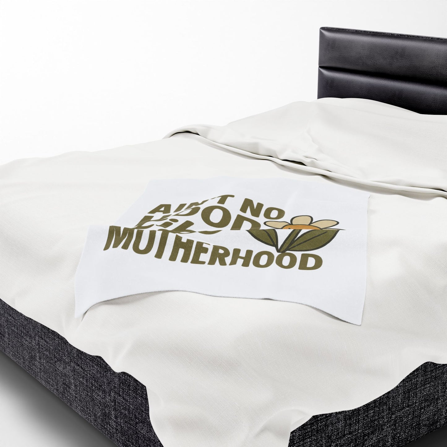 Plush Blanket with 'Ain't No Hood Like Motherhood' Design Mother's Day Throw Blanket Decor Gift for Mom