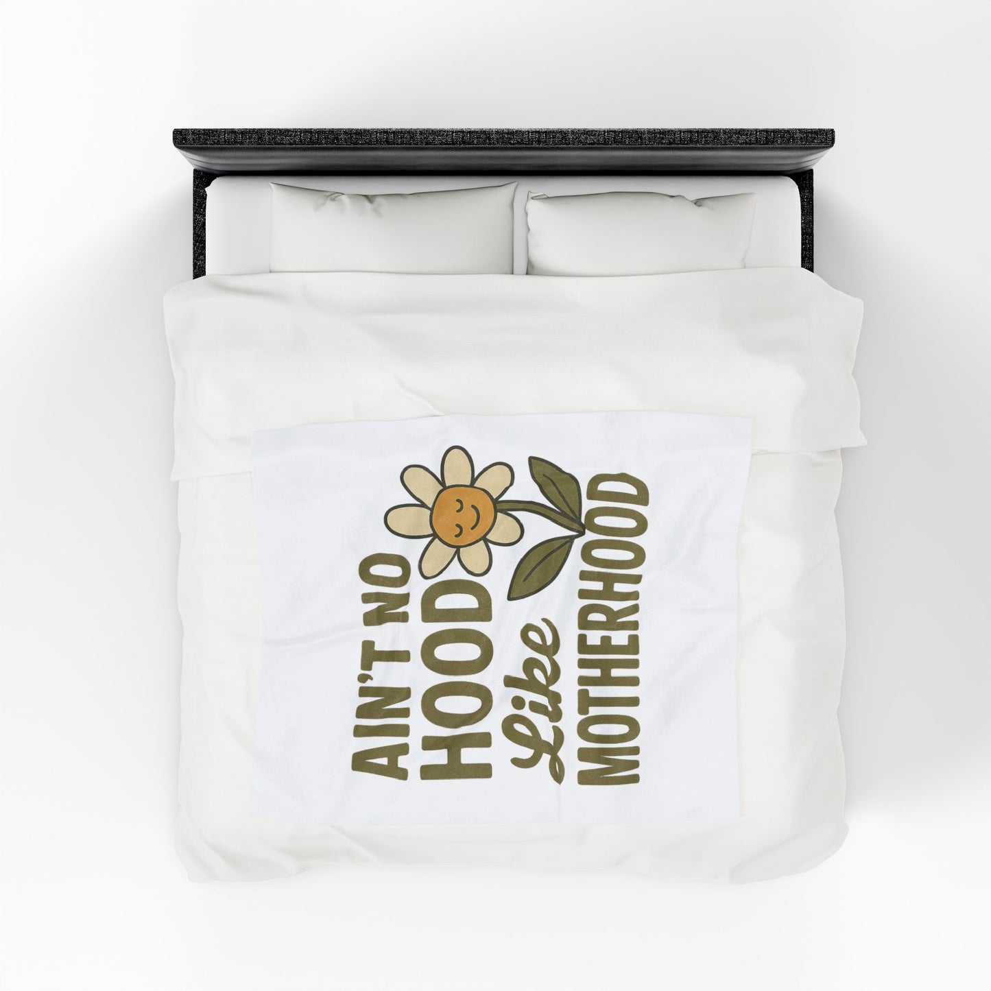Plush Blanket with 'Ain't No Hood Like Motherhood' Design Mother's Day Throw Blanket Decor Gift for Mom