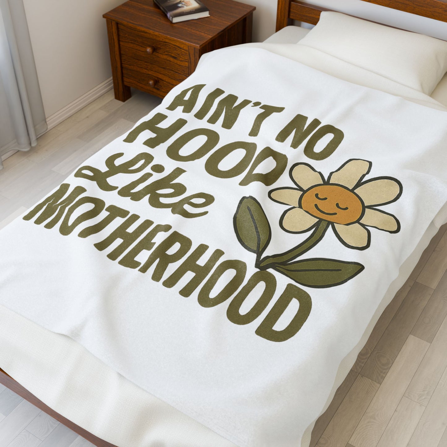 Plush Blanket with 'Ain't No Hood Like Motherhood' Design Mother's Day Throw Blanket Decor Gift for Mom