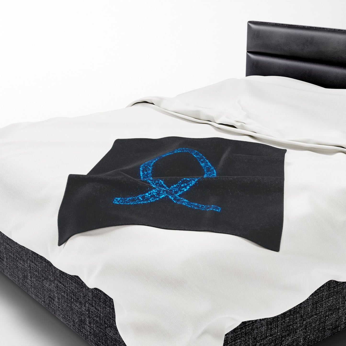 Cozy Velveteen Plush Blanket with Sparkling Blue Fish Design